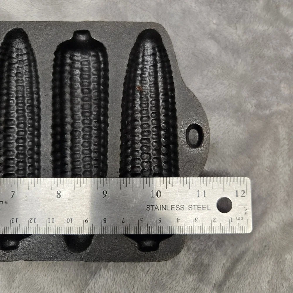 Vintage Cast Iron Cornbread Pan 7 Stick Corn Cob Mold Bakeware Black
